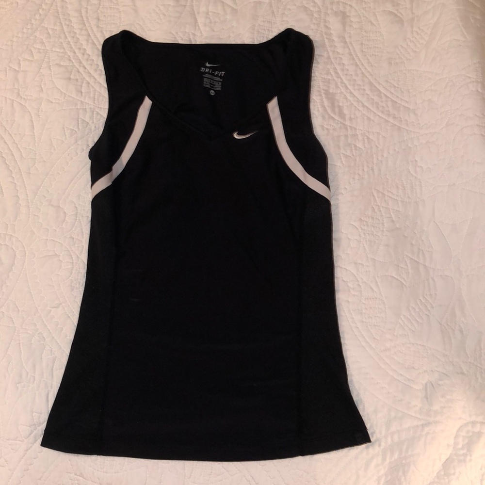 Black Nike fitted workout top